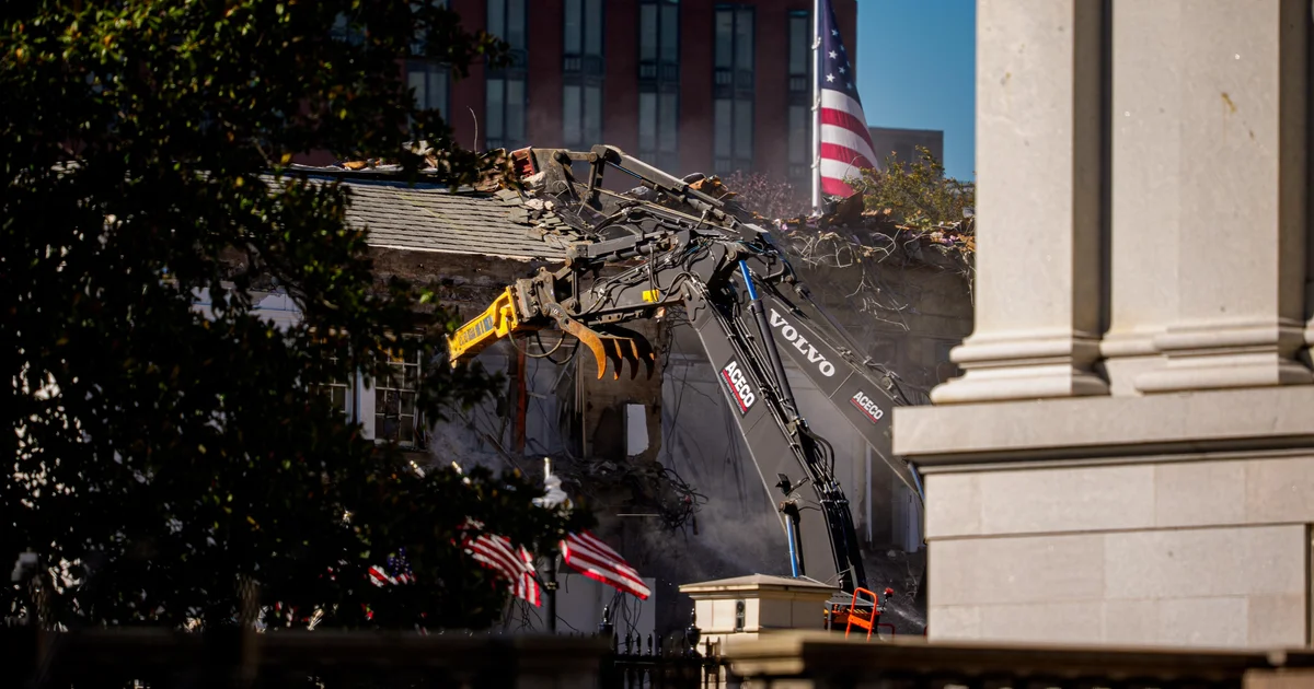 Mənbələrə görə, Tramp Ağ Evin Şərq Qanadındakı ofisləri sökür