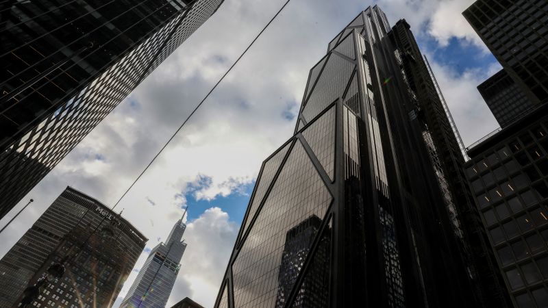 Wall Street bankları daşınmaz əmlak məlumat şirkətinə haker hücumunun fəsadlarını qiymətləndirməyə tələsir