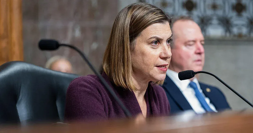 FBI qanunsuz əmrlərə qarşı çıxmağa çağıran videoda görünən 6 Demokrat barədə araşdırmaya başlayıb