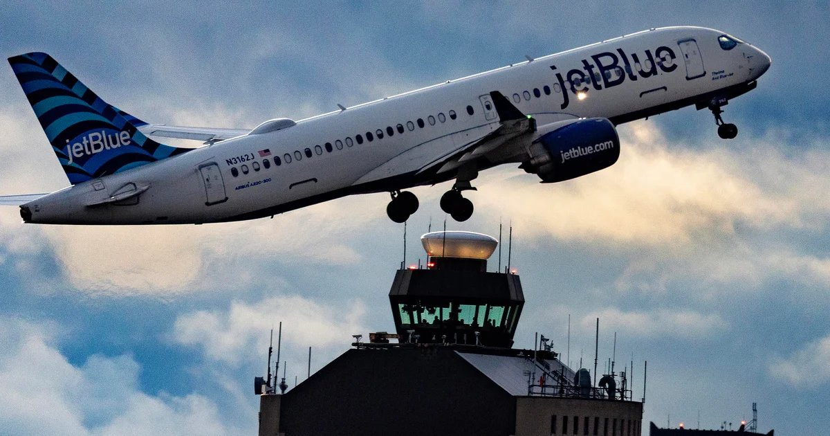 Senator Dakvort Nəqliyyat Departamentindən hava hərəkətinə nəzarətçilərə və FAA texniklərinə 10.000 dollar mükafat verməyi tələb edir