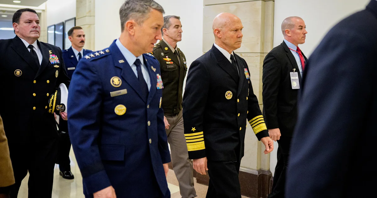 Hərbçilər qanunvericilərə narkotik gəmilərinə zərbələr barədə məlumat verdi