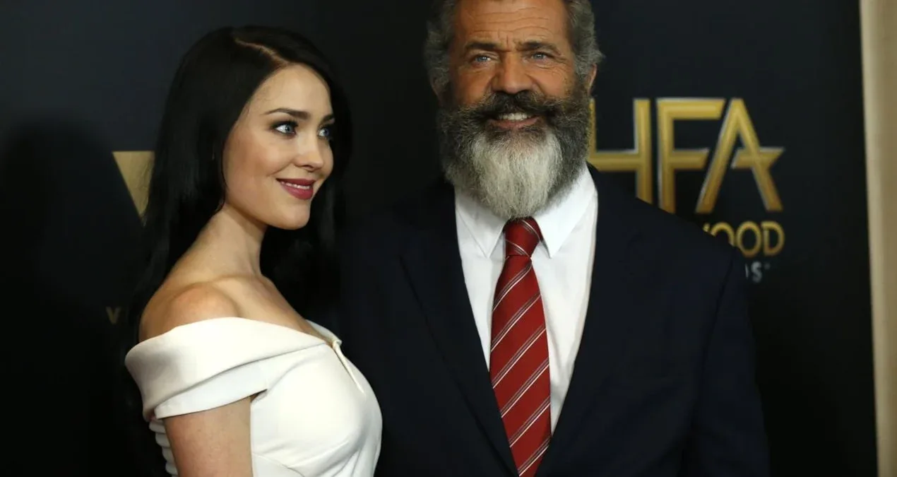 Əfsanəvi sənətçinin 34 yaş kiçik sevgilisi ilə eşqi sona çatdı.