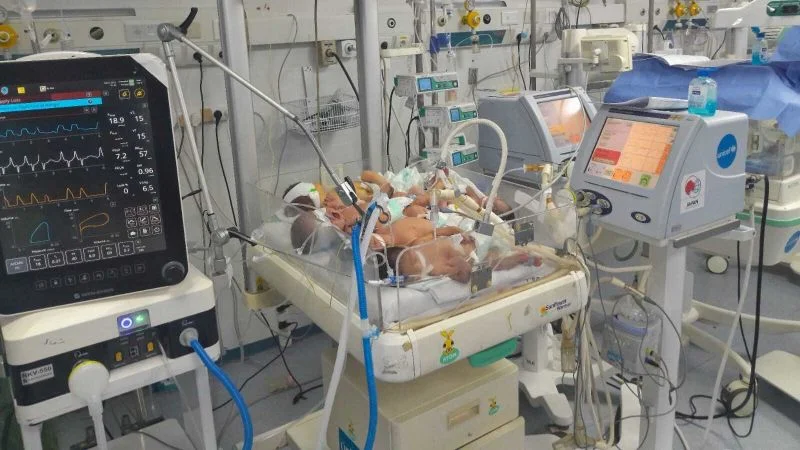Qəzzada Yanacaq Böhranı: Həkimlər Küveytdə Bir Neçə Körpəni Yerləşdirir