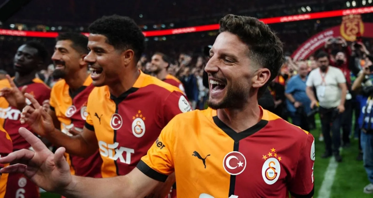 Mertens futbolu buraxdı