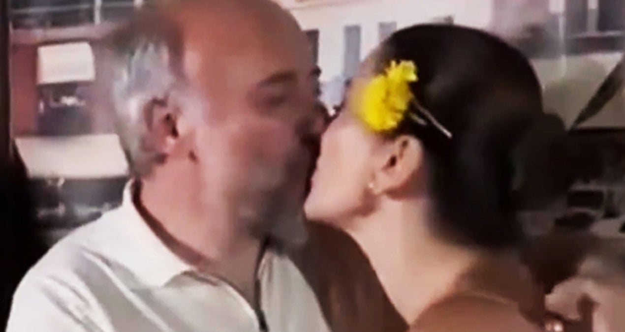 Halit Ergenç xanımı Bergüzar Koreli öpüşə boğdu