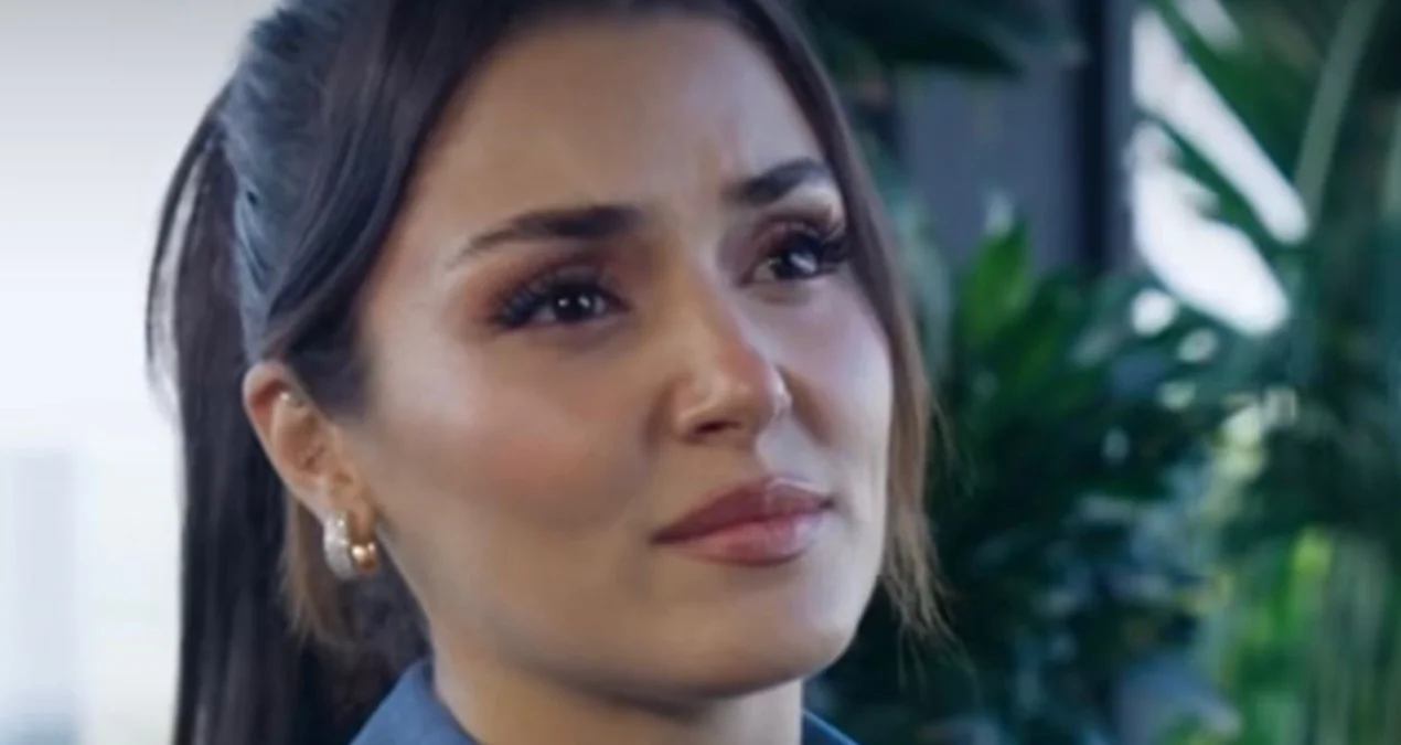 Hande Erçel 6 illik sirrini göz yaşları ilə açdı