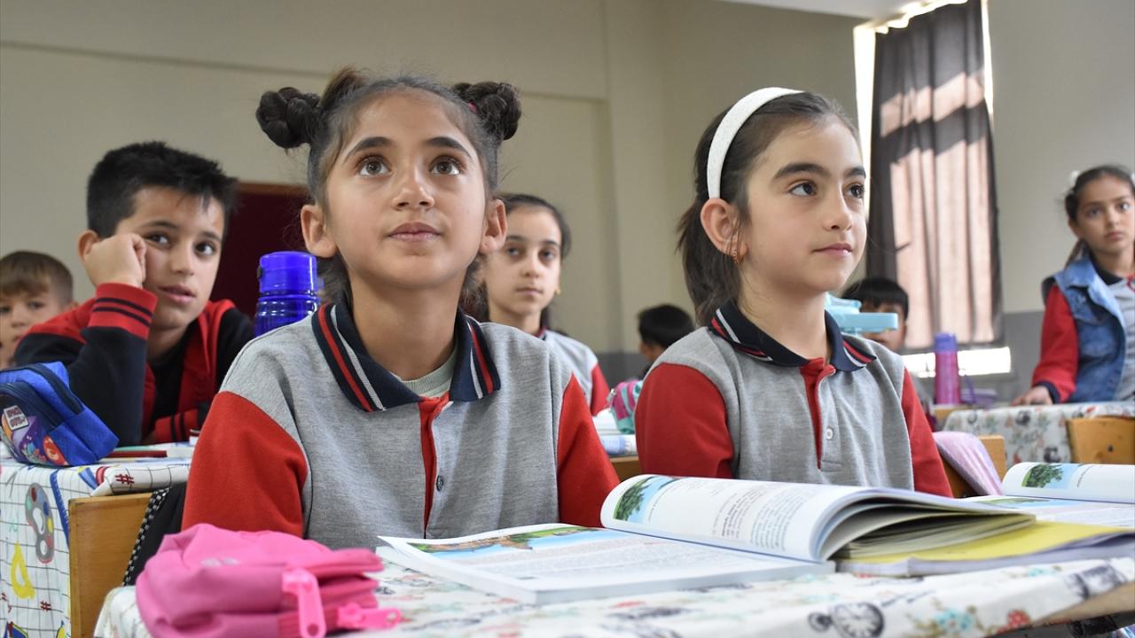 18 milyon şagirdin tətili başa çatır