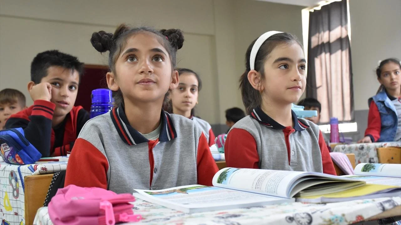 18 milyon şagirdin tətili başa çatır