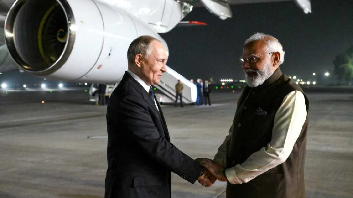 Putin Hindistan Baş nazirini möhkəm qucaqladı