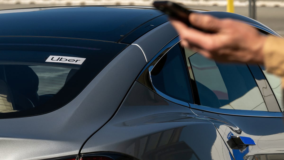 Təcavüz iddiası: Uber sərnişinə təzminat ödəyəcək