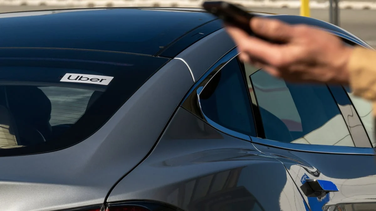 Təcavüz iddiası: Uber sərnişinə təzminat ödəyəcək