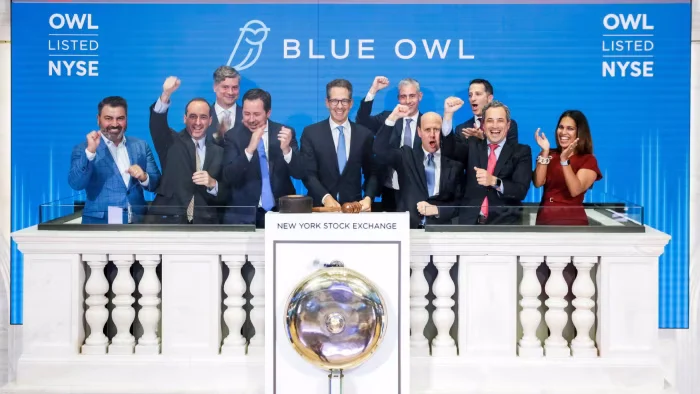 Blue Owl özəl kredit fondu birleşməsi bəzi investorları 20% ziyana saldı