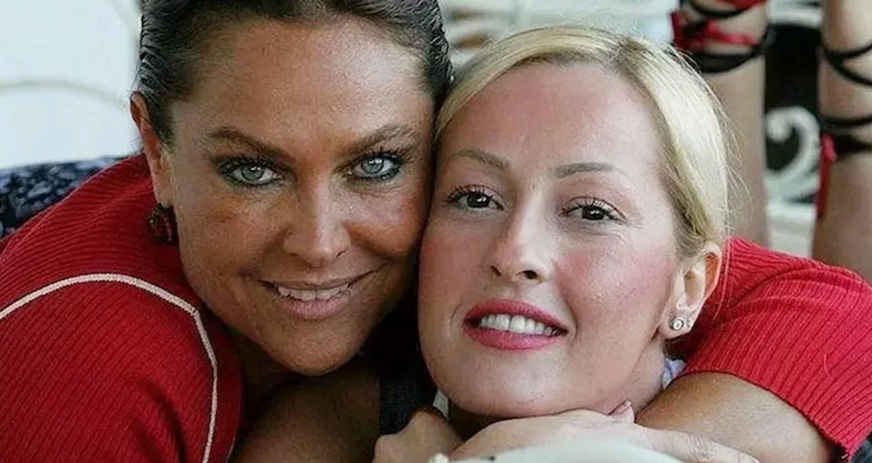 Hülya Avşarın bacısı Helin Avşar əzələlərini sərgilədi