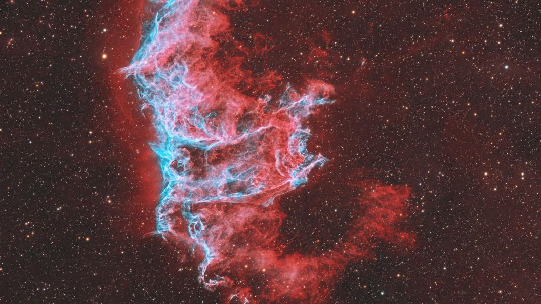 Astrofotoğraf kosmik qu quşunun qanadında qədim supernova qalığı görüntülədi