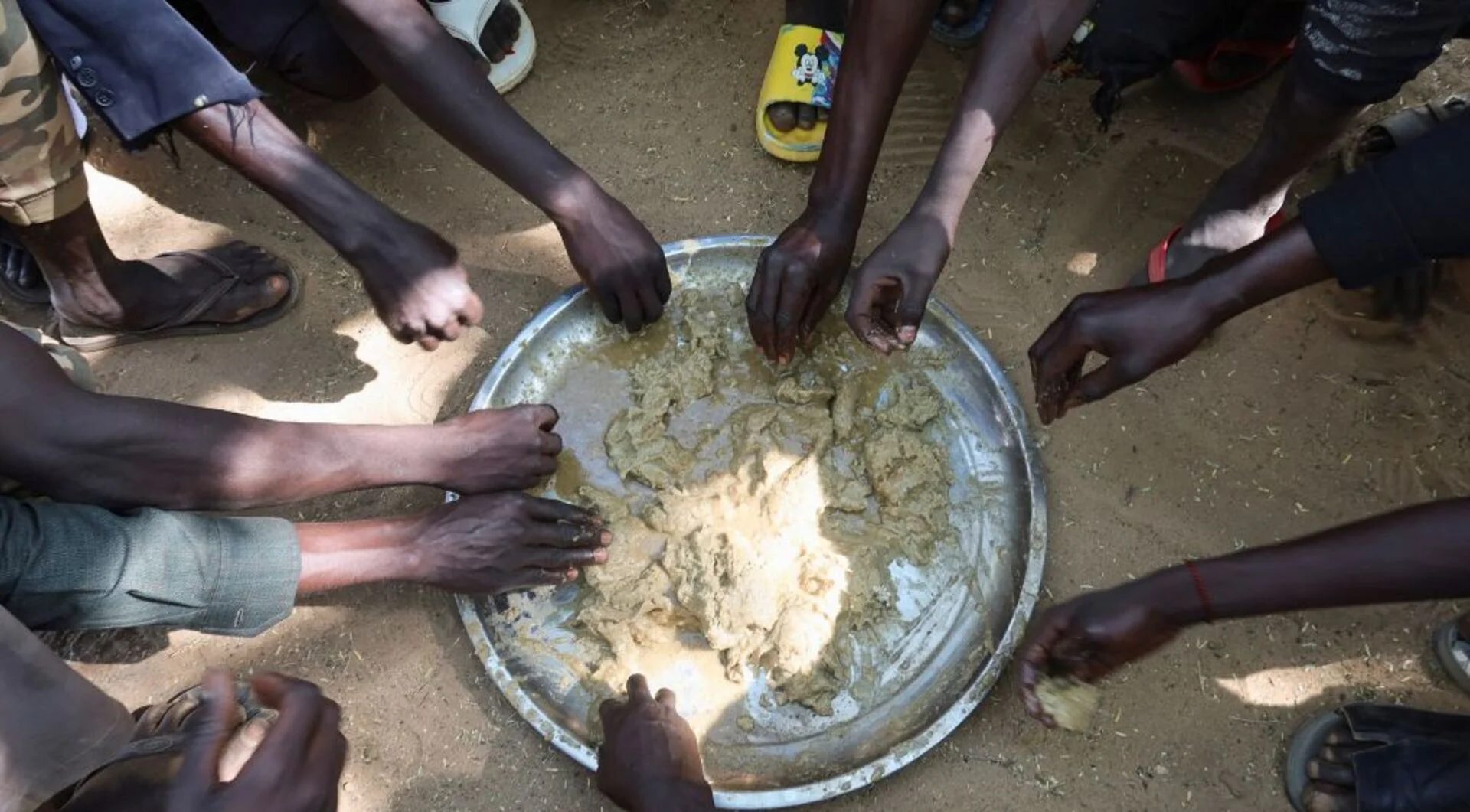Sudan müharibəsi: Qaçqınları kim doyuracaq