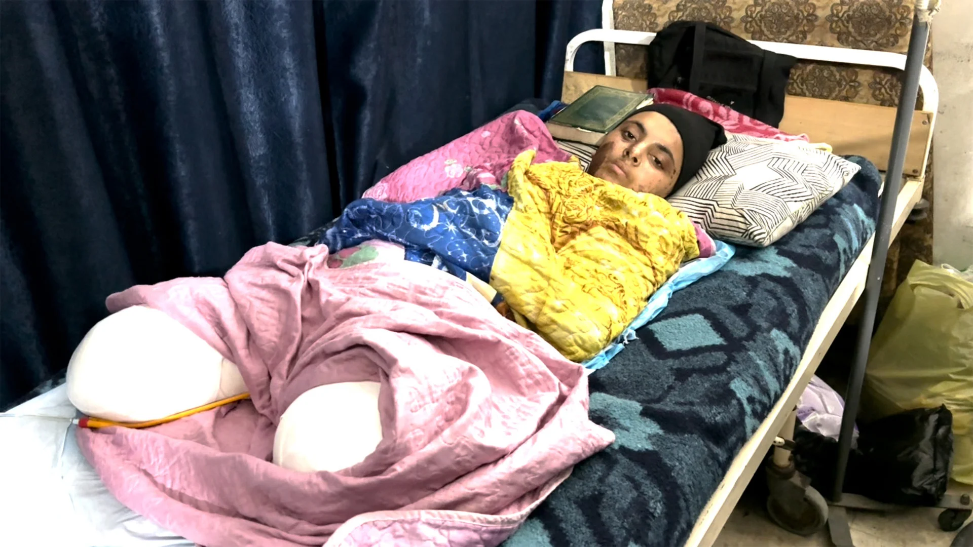 Qəzzada Hücumda Ayalarını və Ailəsini İtirən Fələstinli Qız Dəhşətləri Danışdı