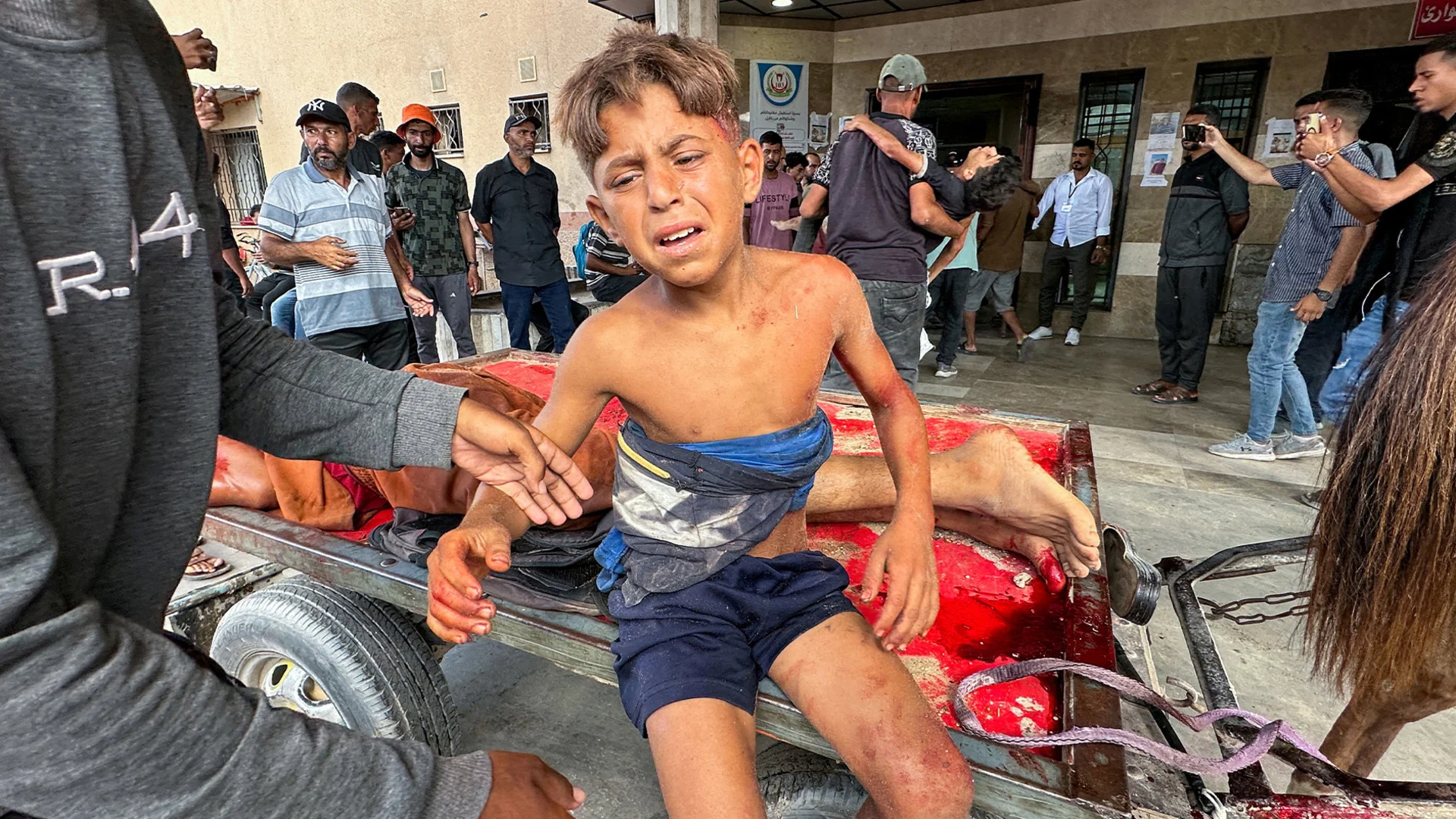 Aclıqdakı Qəzzada ərzaq axtaran onlarla Fələstinli öldürüldü