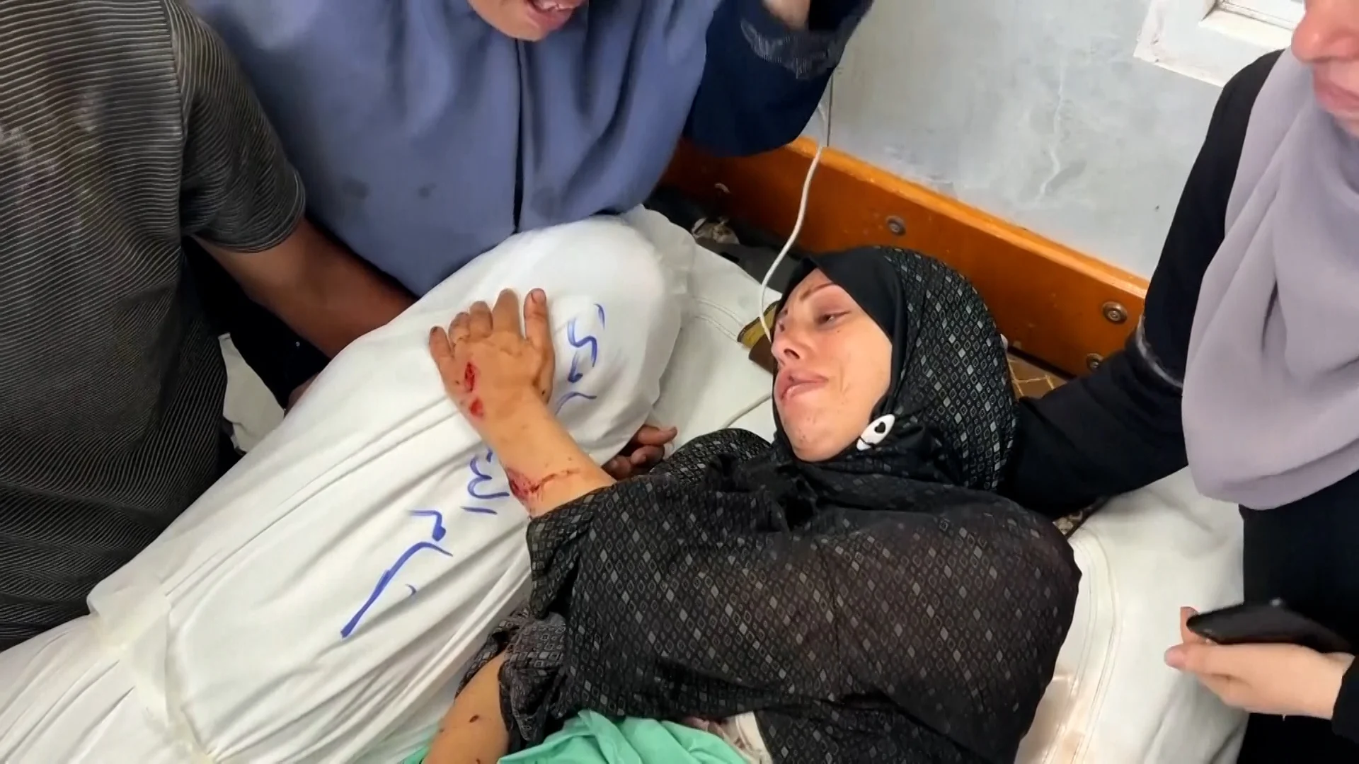 İsrail Zərbələri 21 Fələstinlini Öldürdü: Qurbanlar Əsasən Qadınlar və Uşaqlar