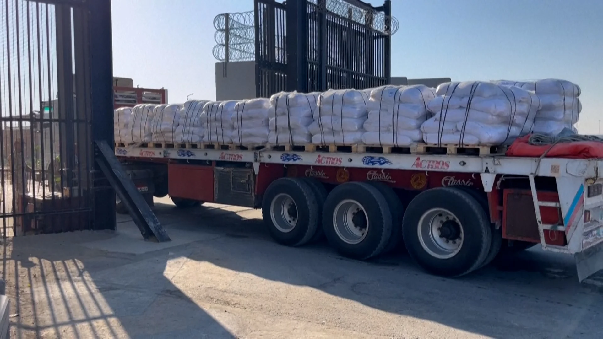Aylarla sürən məcburi aclıqdan sonra İsrail Qəzzaya yardım endirdi
