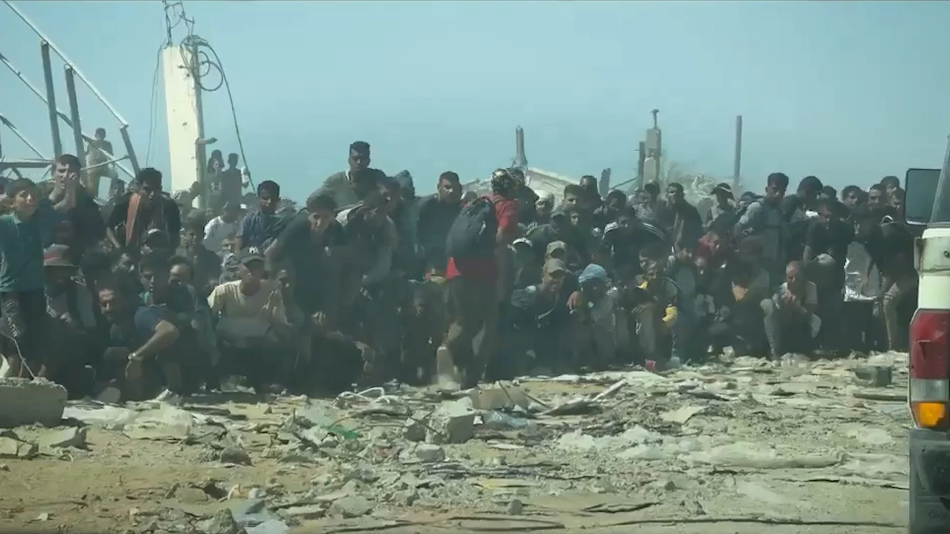 Qəzzada BMT yardımı: Xəbərdarlıq atəşləri, ümidsizlik və xaotik vəziyyət