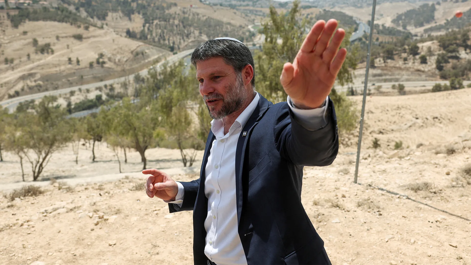 İsrail Fələstin dövləti ümidini boğmaq üçün yeni qəsəbələrə icazə verir