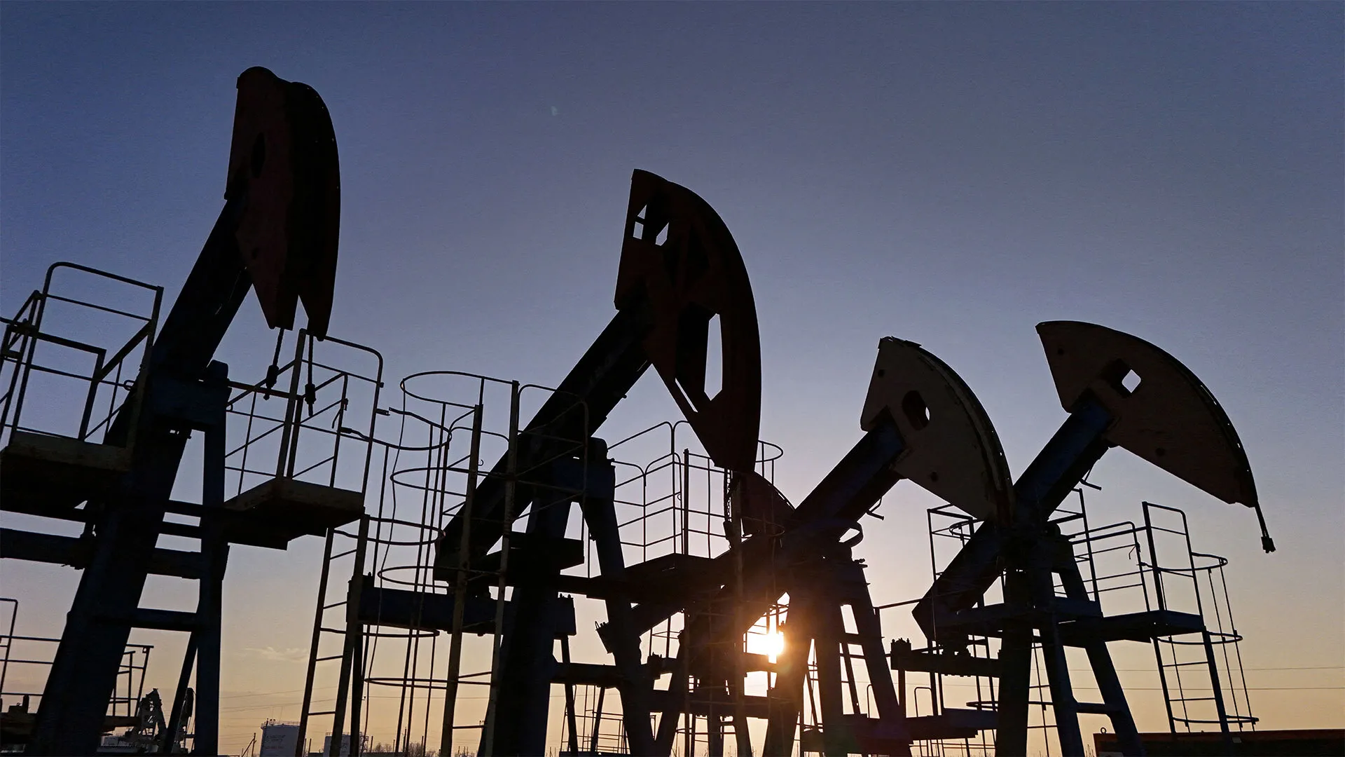OPEC+ və Trampın bazara təsiri: Nefti nə gözləyir