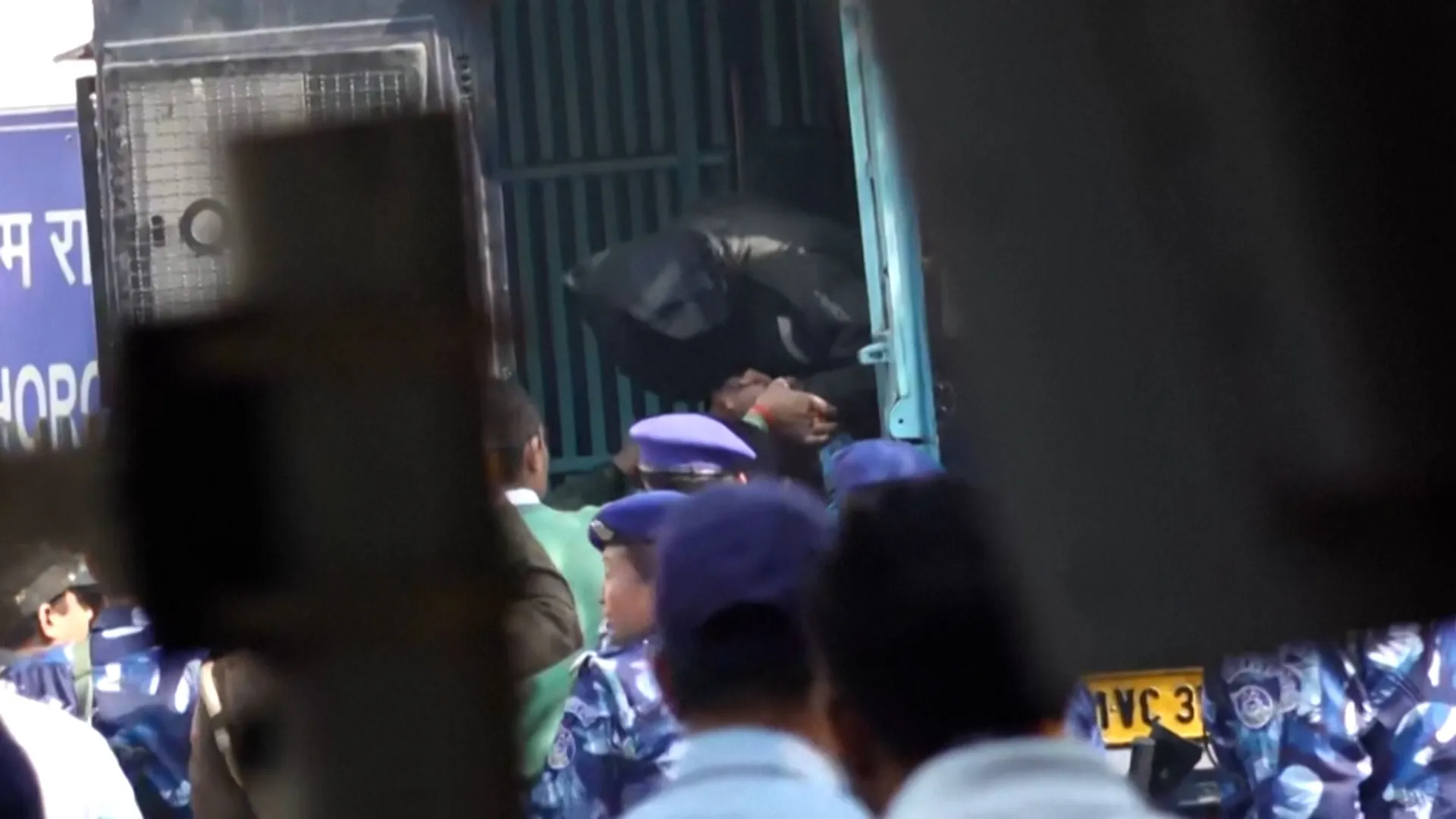 Dehli partlayışı şübhəlisi məhkəmə öncəsi görüntüləndi