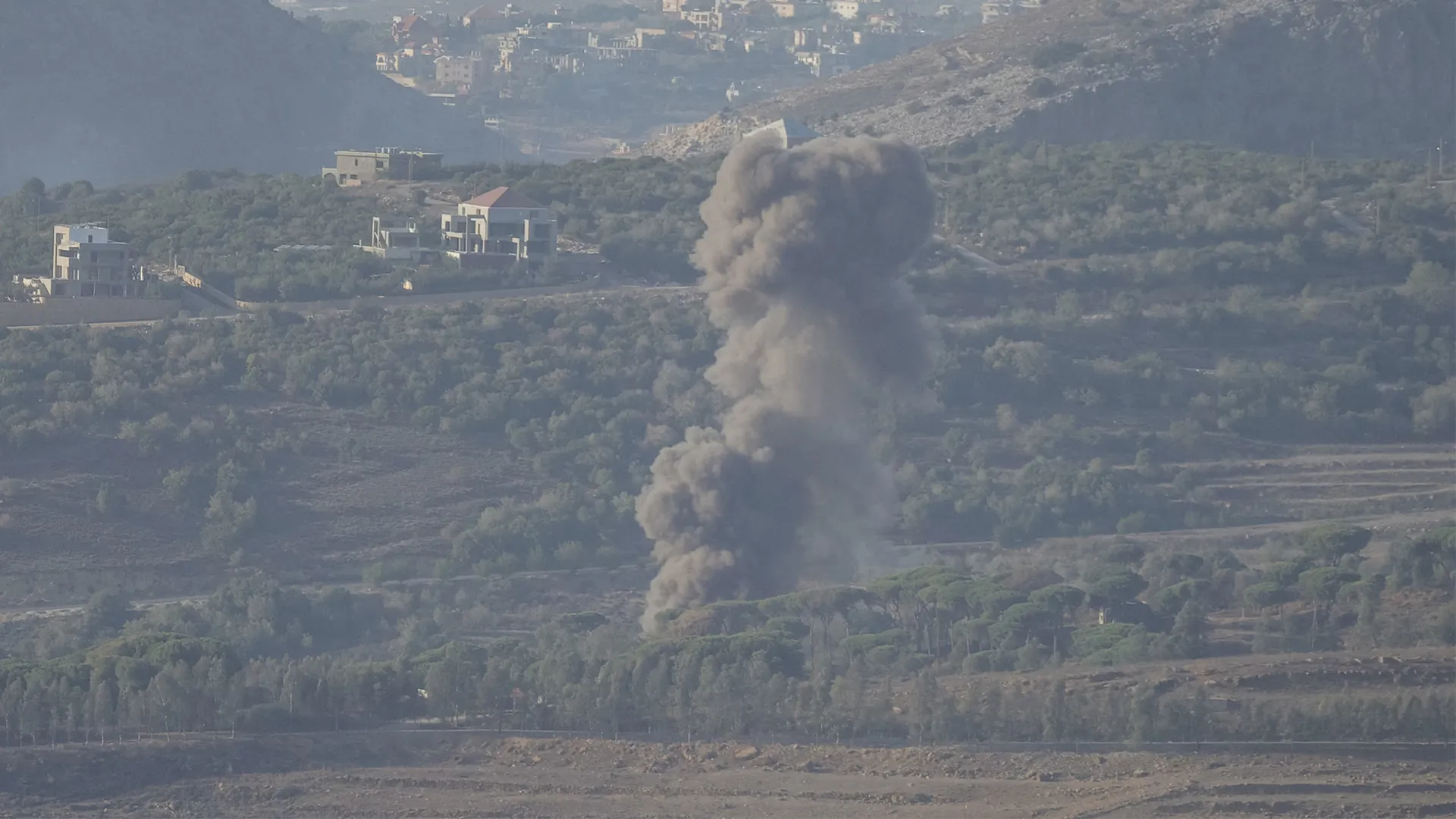 İsrail qırıcıları atəşkəsə rəğmən Livan kəndlərini bombaladı