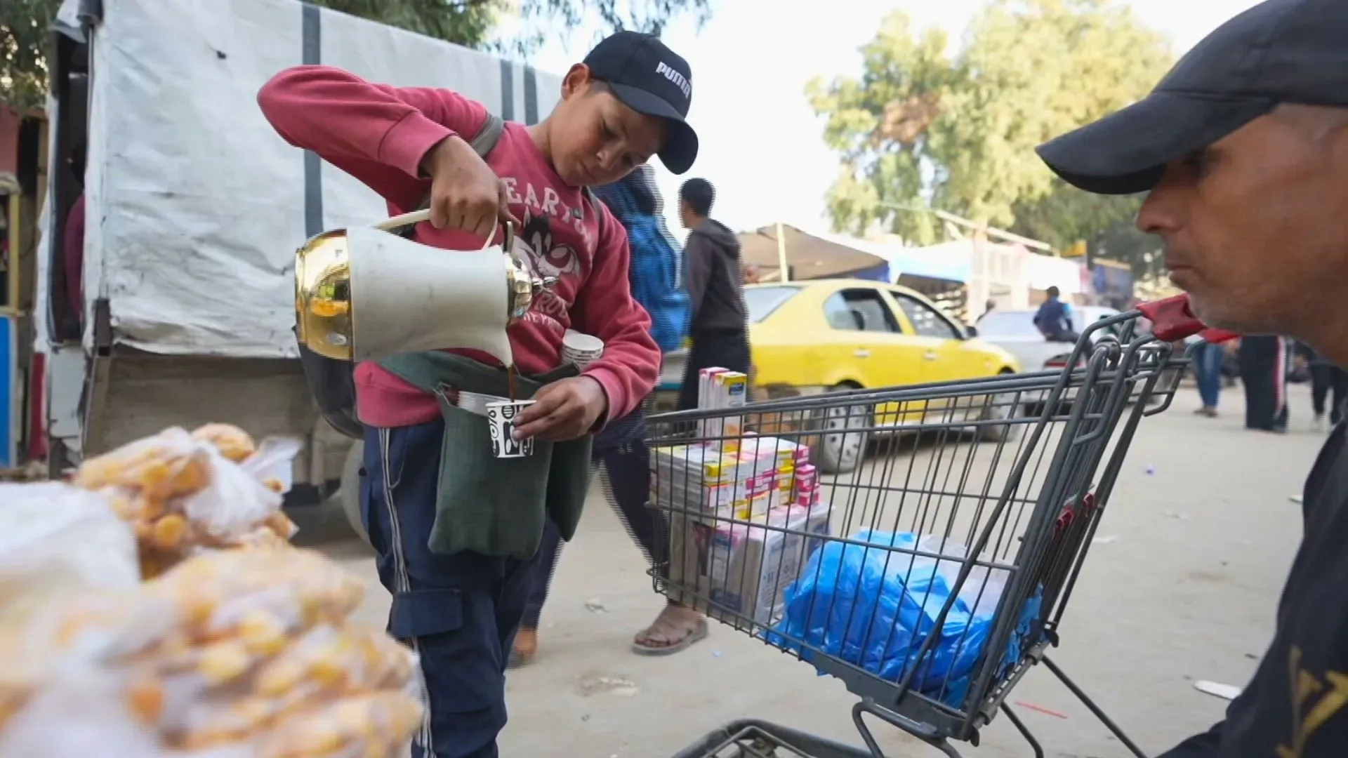İsrail müharibəsi Qəzza uşaqlarını çörəkpulu qazanmağa məcbur edir