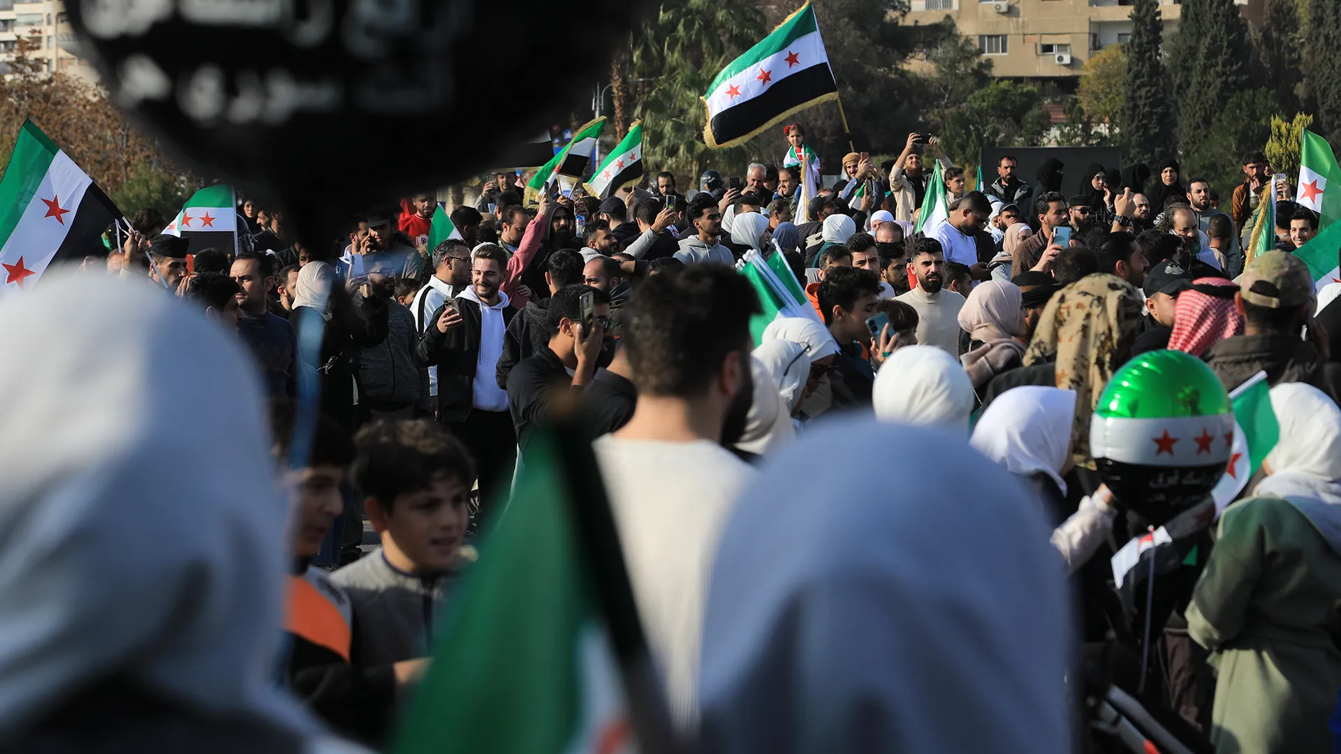 Suriyada Əsədin devrilməsinin ilk ildönümü qeyd edilir