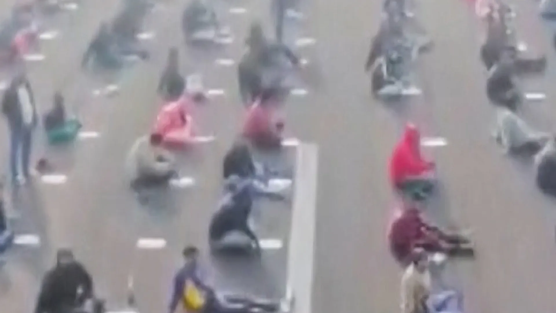 Uçuş zolağında dövlət imtahanı: Hindistanda minlərlə namizəd