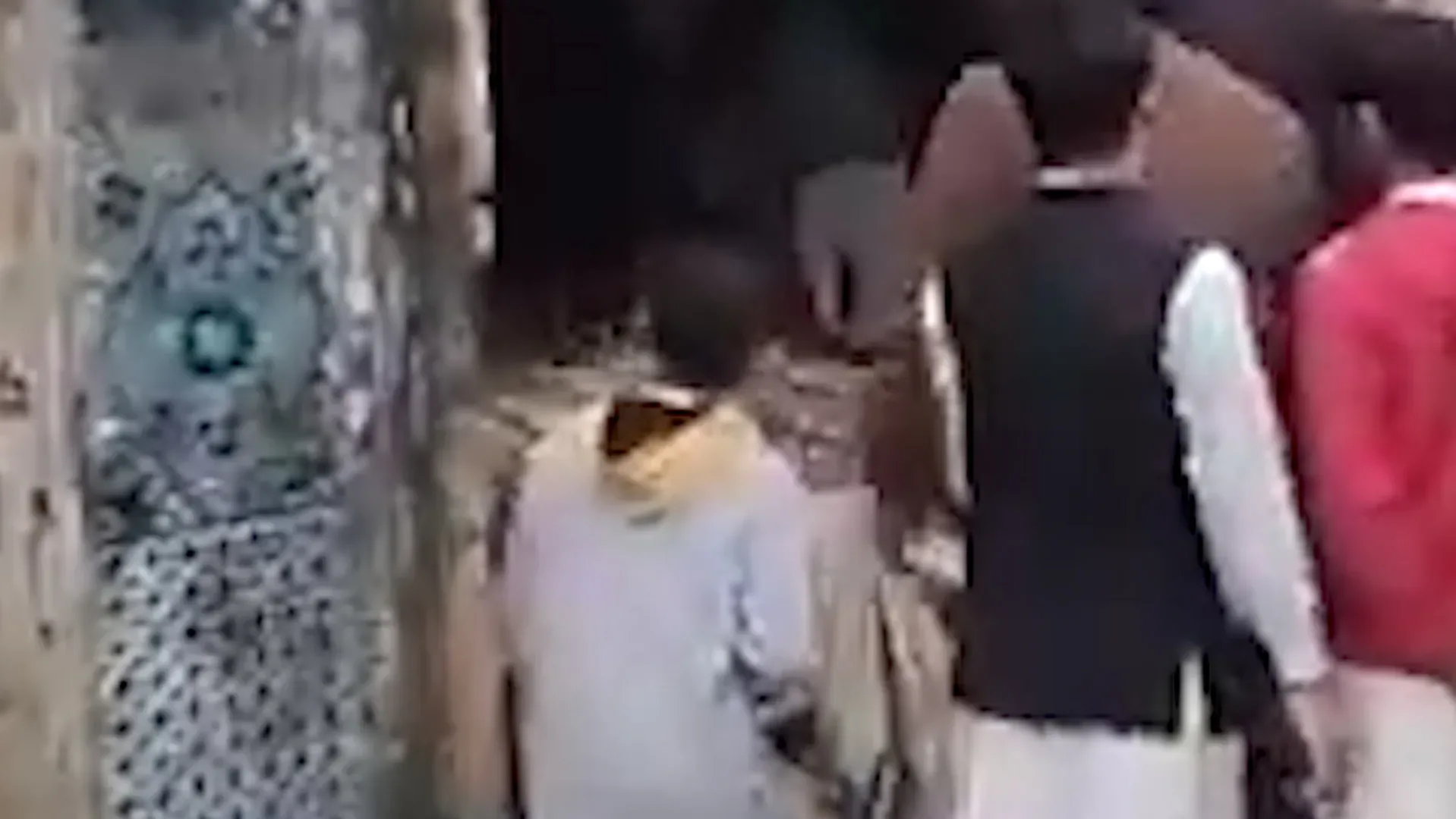 Pakistanda məscidə intiharçı hücumu Onlarla qurban