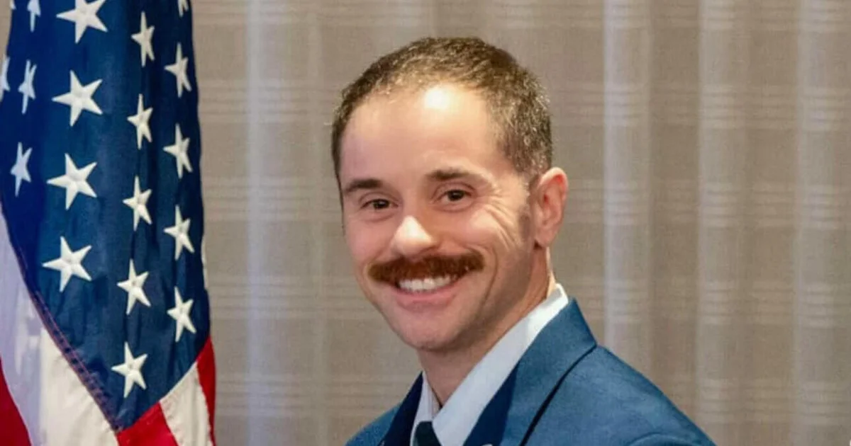 Transgender hərbçilər pensiya hüquqları üçün Tramp administrasiyasına qarşı məhkəmə iddiası qaldırıb