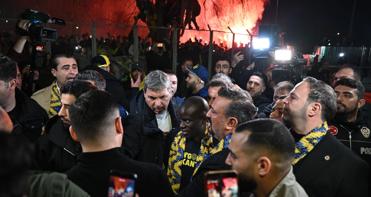 Sabiha Gökçendə Kanteni qarşılamağa izdiham toplandı - Sözcü