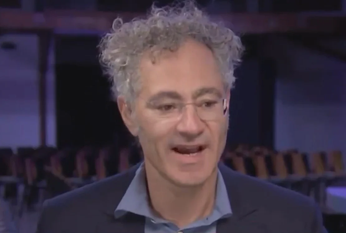 Palantir rəhbəri: Süni intellekt humanitar sahələri arxa plana keçirir, texniki biliklər önə çıxır