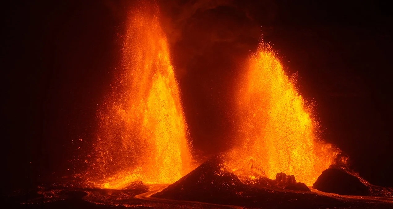 Kilauea vulkanında şiddətli püskürmə: Lavlar 400 metr hündürlüyə qalxdı