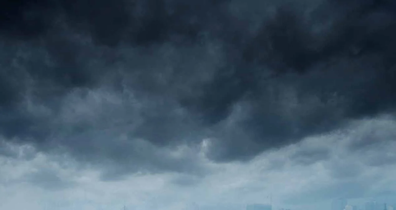 İsrail hücumundan sonra Tehranı zəhərli duman bürüdü: Əhali evlərə sığındı