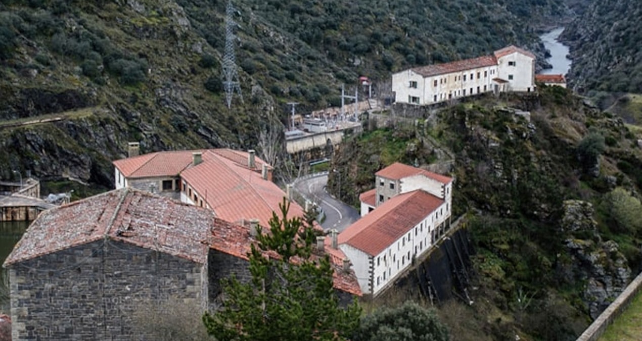 İstanbulda bir mənzil qiymətinə İspaniyada bütöv bir kənd aldılar