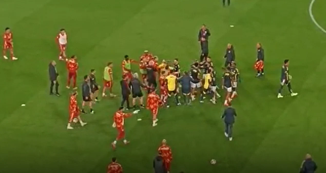 Derbi öncəsi Kadıköydə dava düşdü