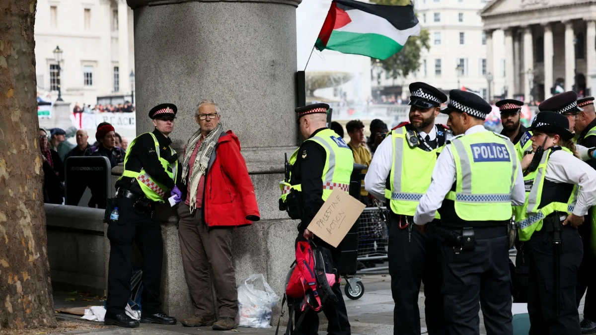 Londonda "Fələstin Hərəkatı" etirazına polis müdaxiləsi