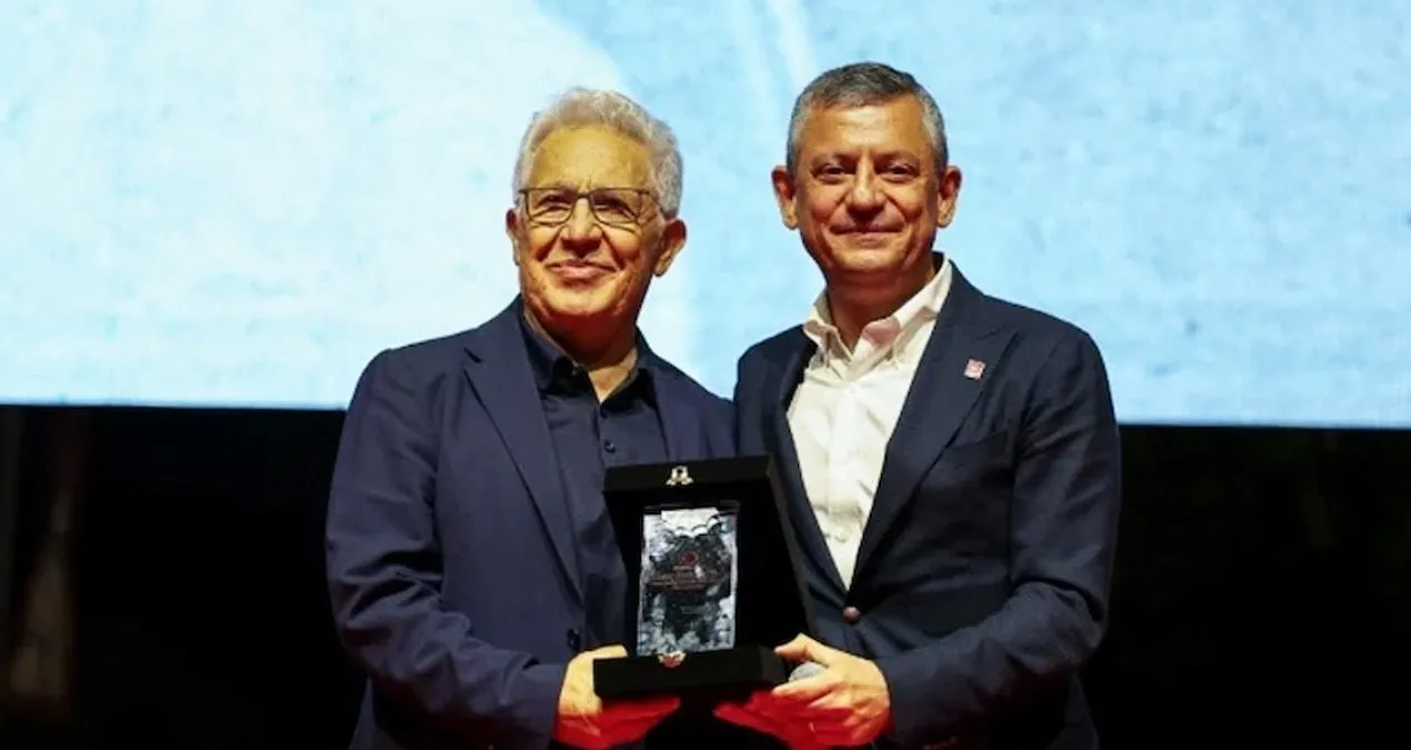 Zülfü Livaneli Hacı Bektaş Vəli Dostluq və Sülh Mükafatına layiq görüldü