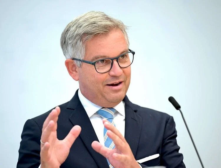 Aİ-dən miqrantları geri almayanlara viza və ticarət qadağası Türkiyə də daxil