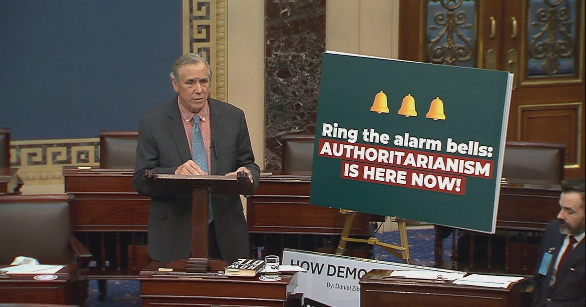 Senator Ceff Merkli Trampın siyasətlərinə etiraz olaraq Senatda uzun çıxış etdi