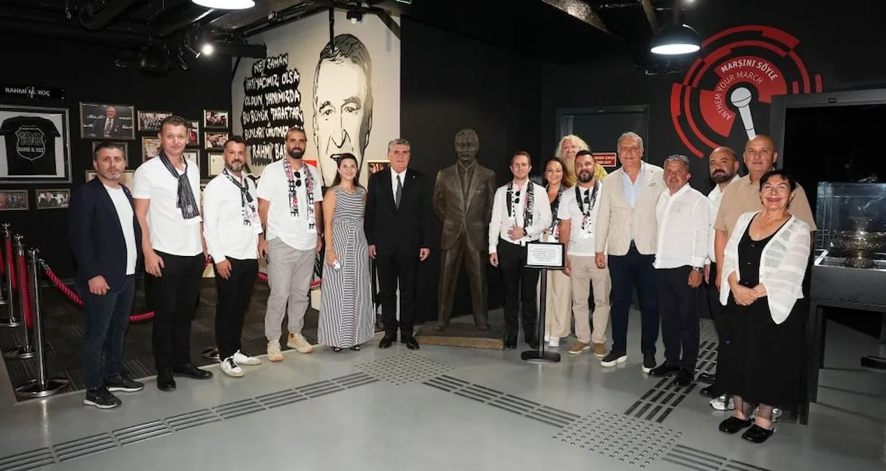 Əfsanəvi prezidentin heykəli Beşiktaş muzeyində
