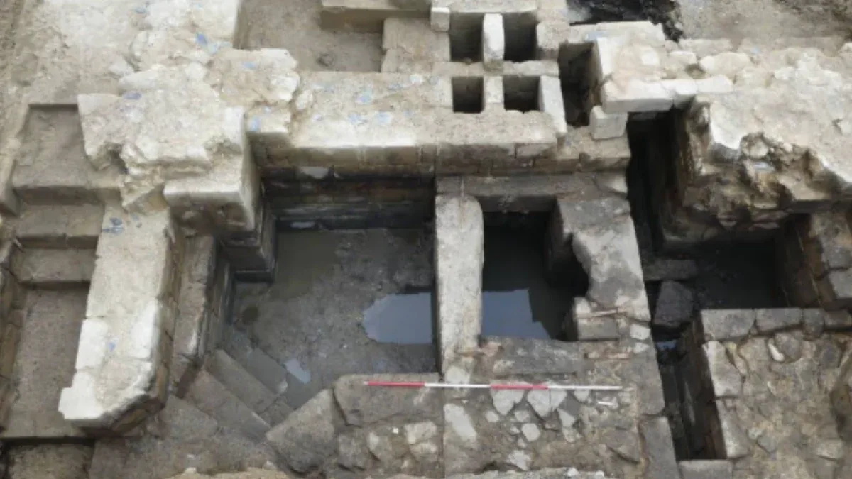 Məşhur otelin altından dəfinə tapıldı