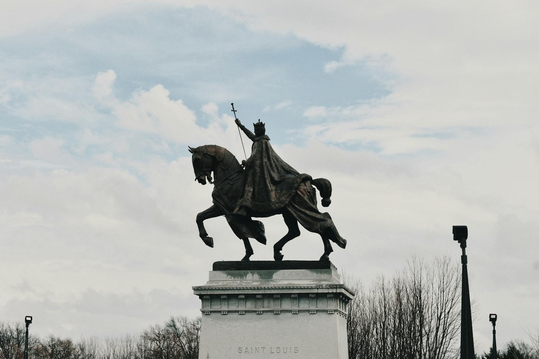 Louis Theroux: Manosferin Dərinliklərində – Ekstremal İnfluenserlər və Mübahisəli Dünya Görüşləri