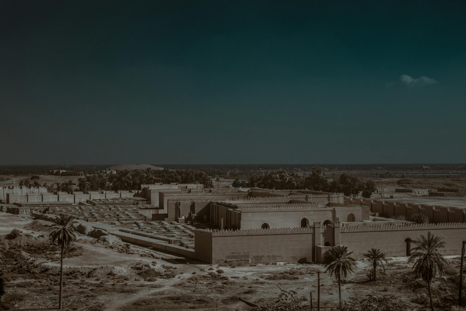 Hücumlar və siyasi gərginlik İraqın neft ixracatını iflic edib, sənaye çöküş astanasındadır.