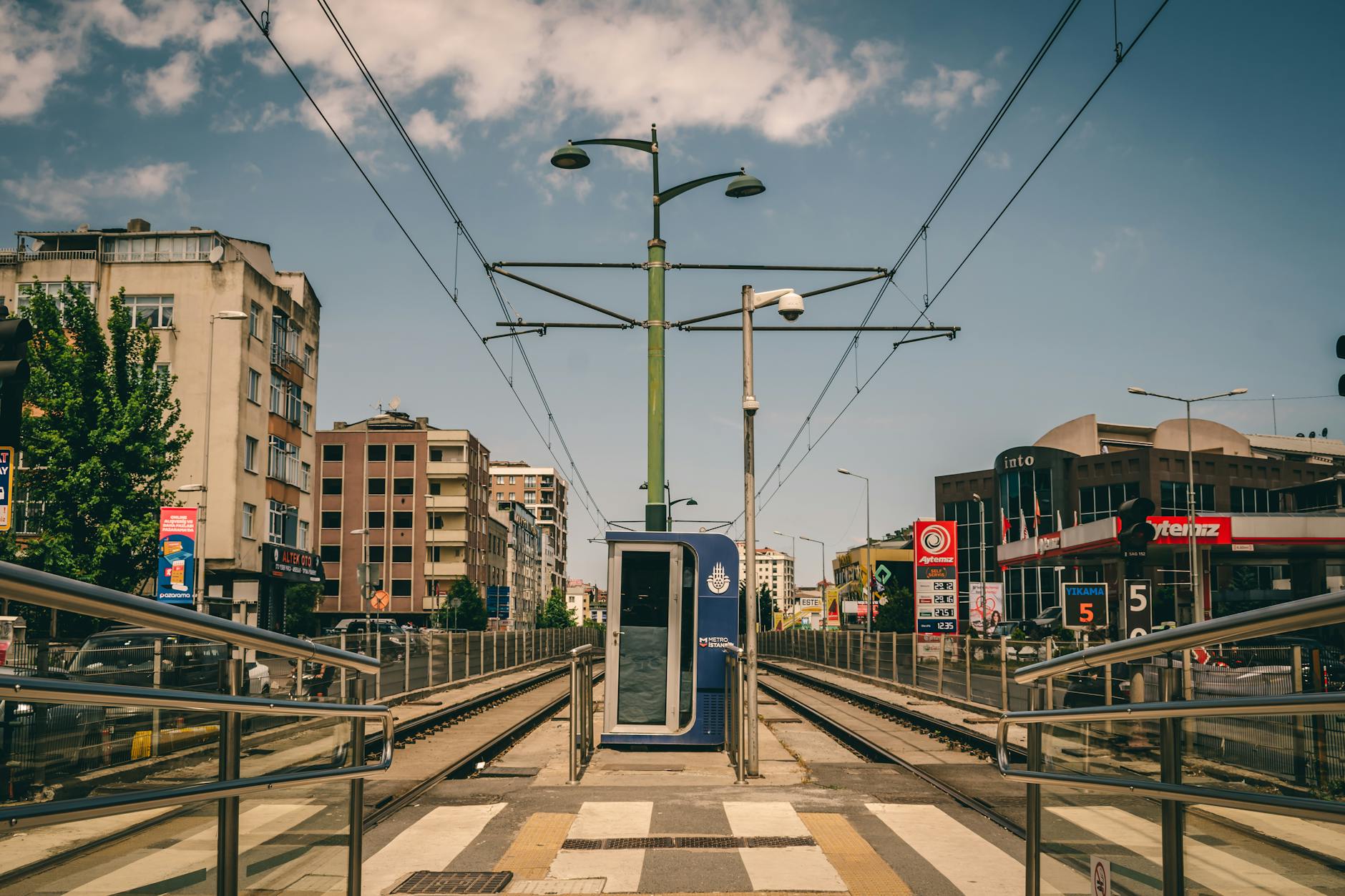 Məşhur cütlük Neslihan Atagül və Kadir Doğulunun oğlu Aziz bir yaşını qeyd etdi. Onun ad gününə ürəkoxşayan təbriklər yağdı.