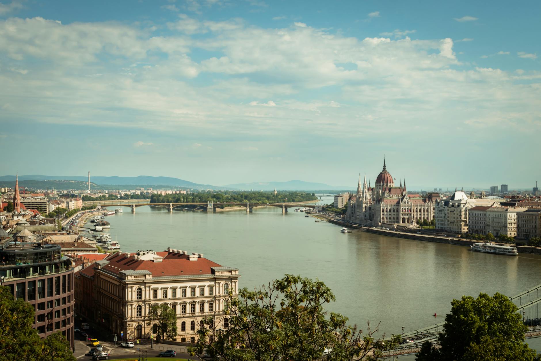 Macarıstan siyasətində dəyişiklik küləyi əsir: Péter Magyar Orbanın 16 illik idarəçiliyinə rəqib çıxır