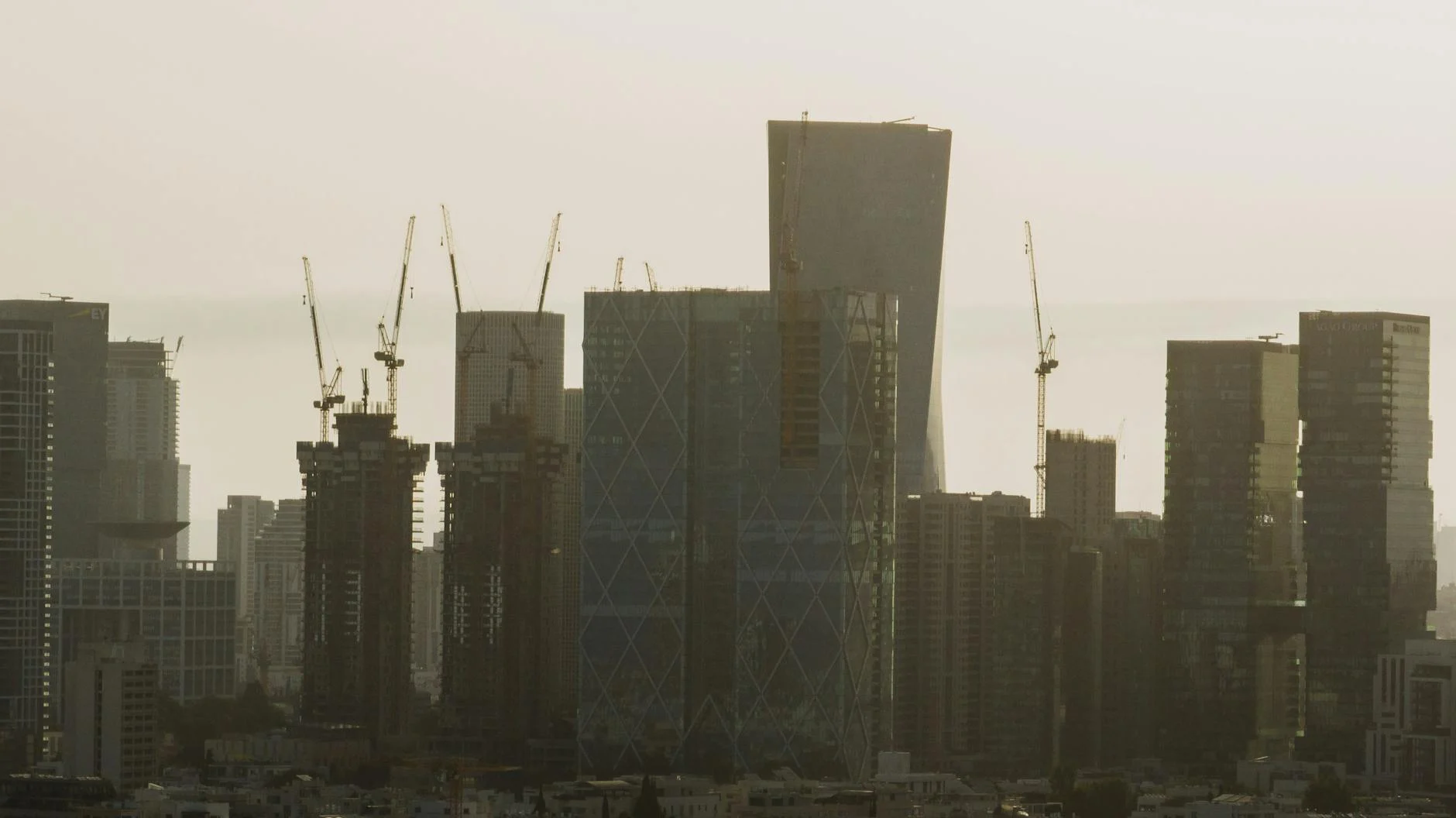 İran İsrailə raket hücumları etdi, Tel-Əvivdə təhlükə siqnalı verildi.